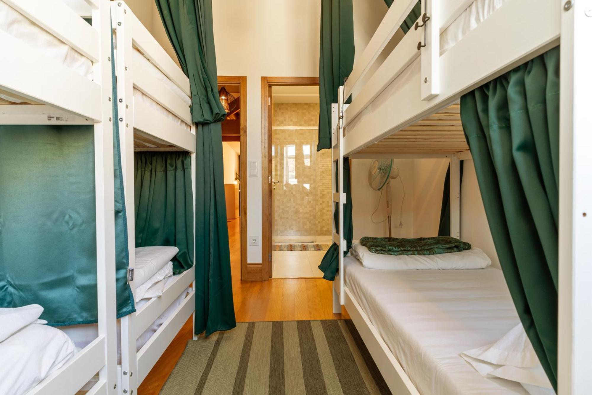 Cozy Nest Hostel ポルト エクステリア 写真