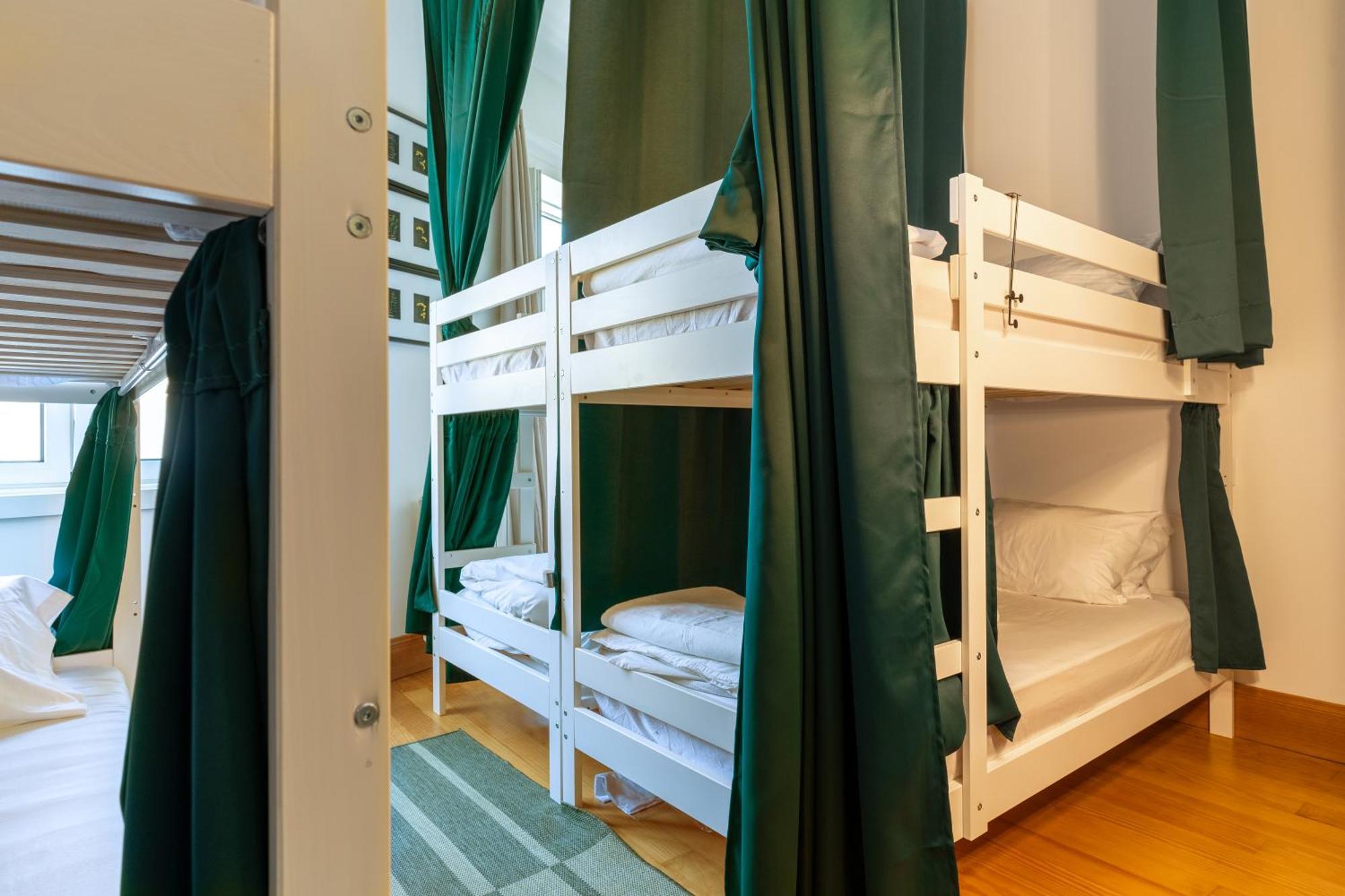 Cozy Nest Hostel ポルト エクステリア 写真