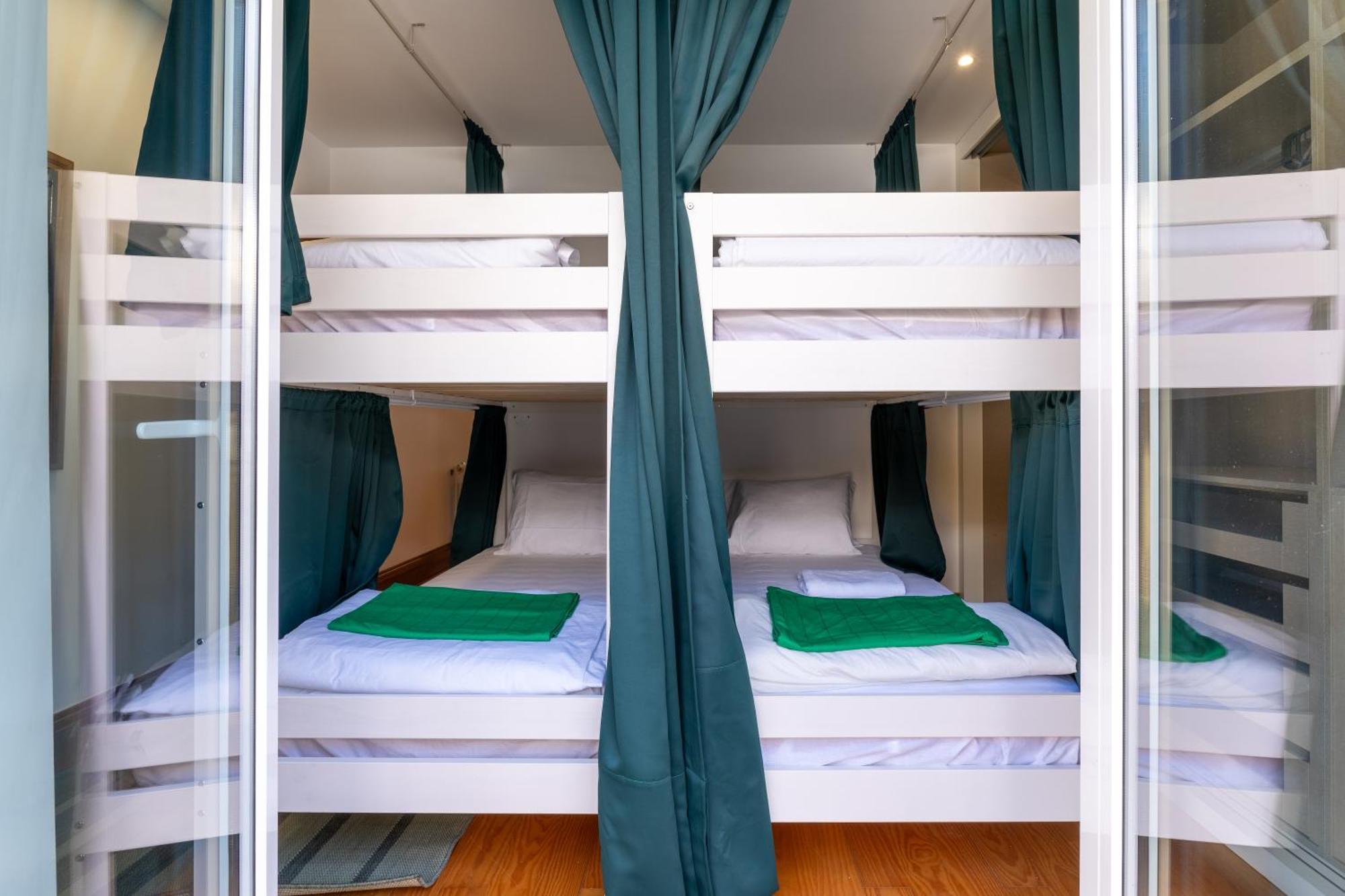Cozy Nest Hostel ポルト エクステリア 写真