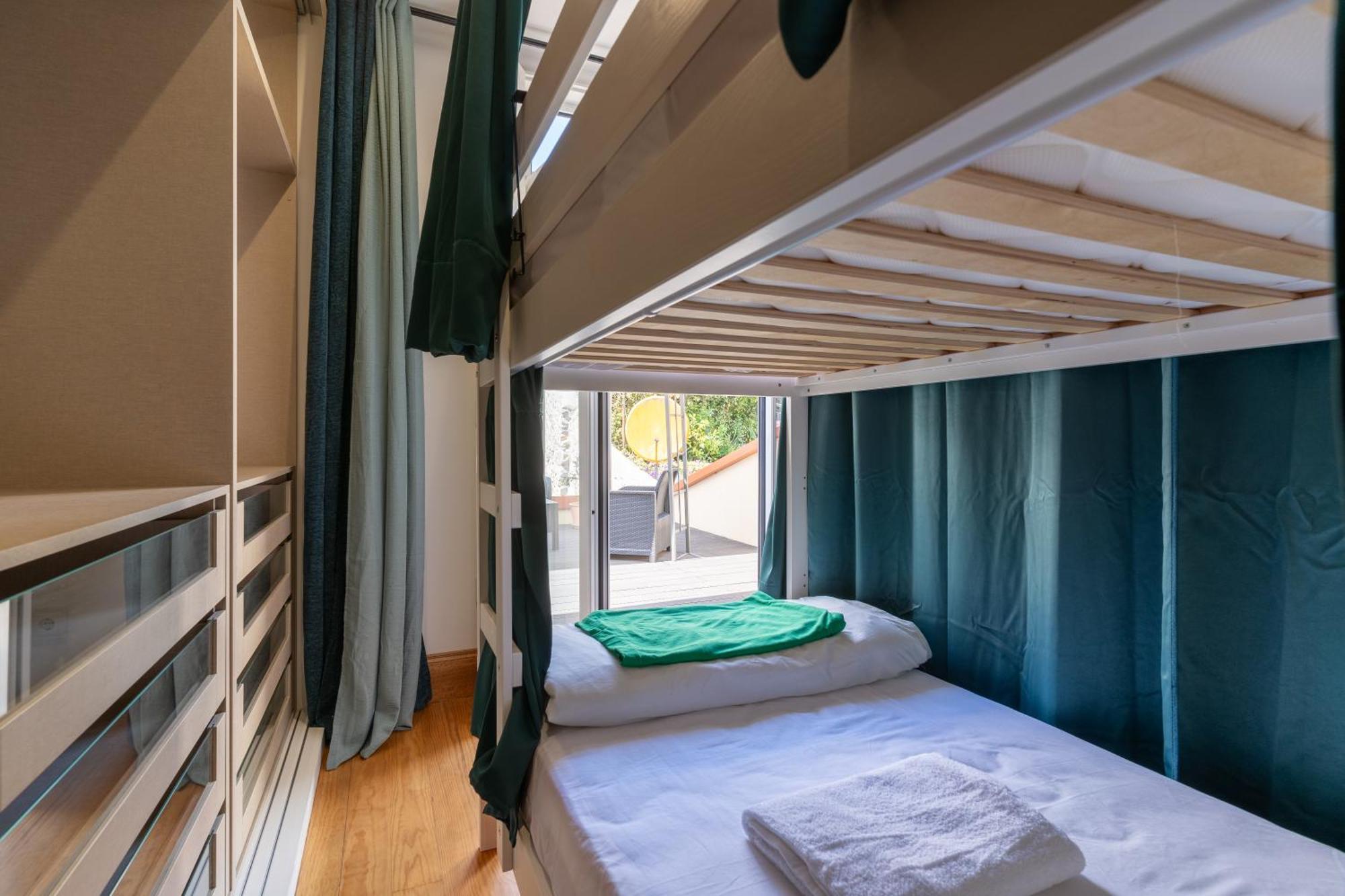 Cozy Nest Hostel ポルト エクステリア 写真