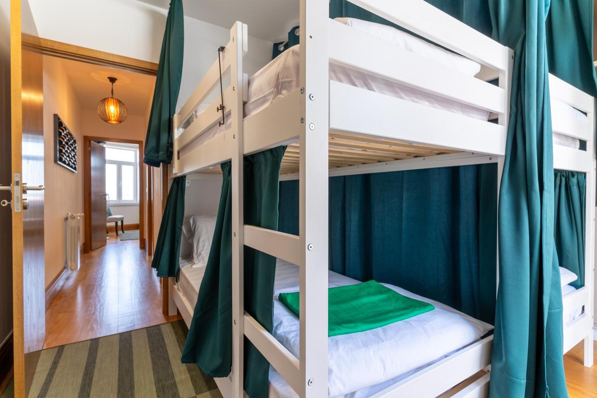 Cozy Nest Hostel ポルト エクステリア 写真