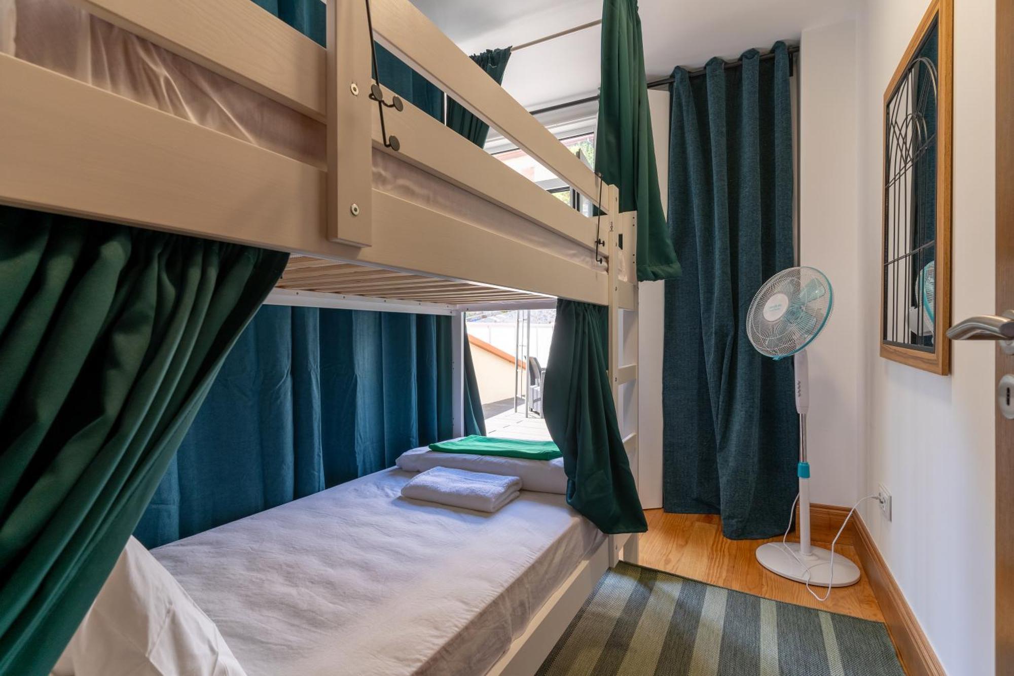 Cozy Nest Hostel ポルト エクステリア 写真