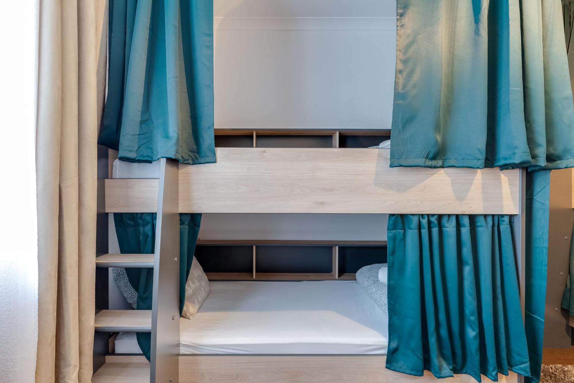 Cozy Nest Hostel ポルト エクステリア 写真