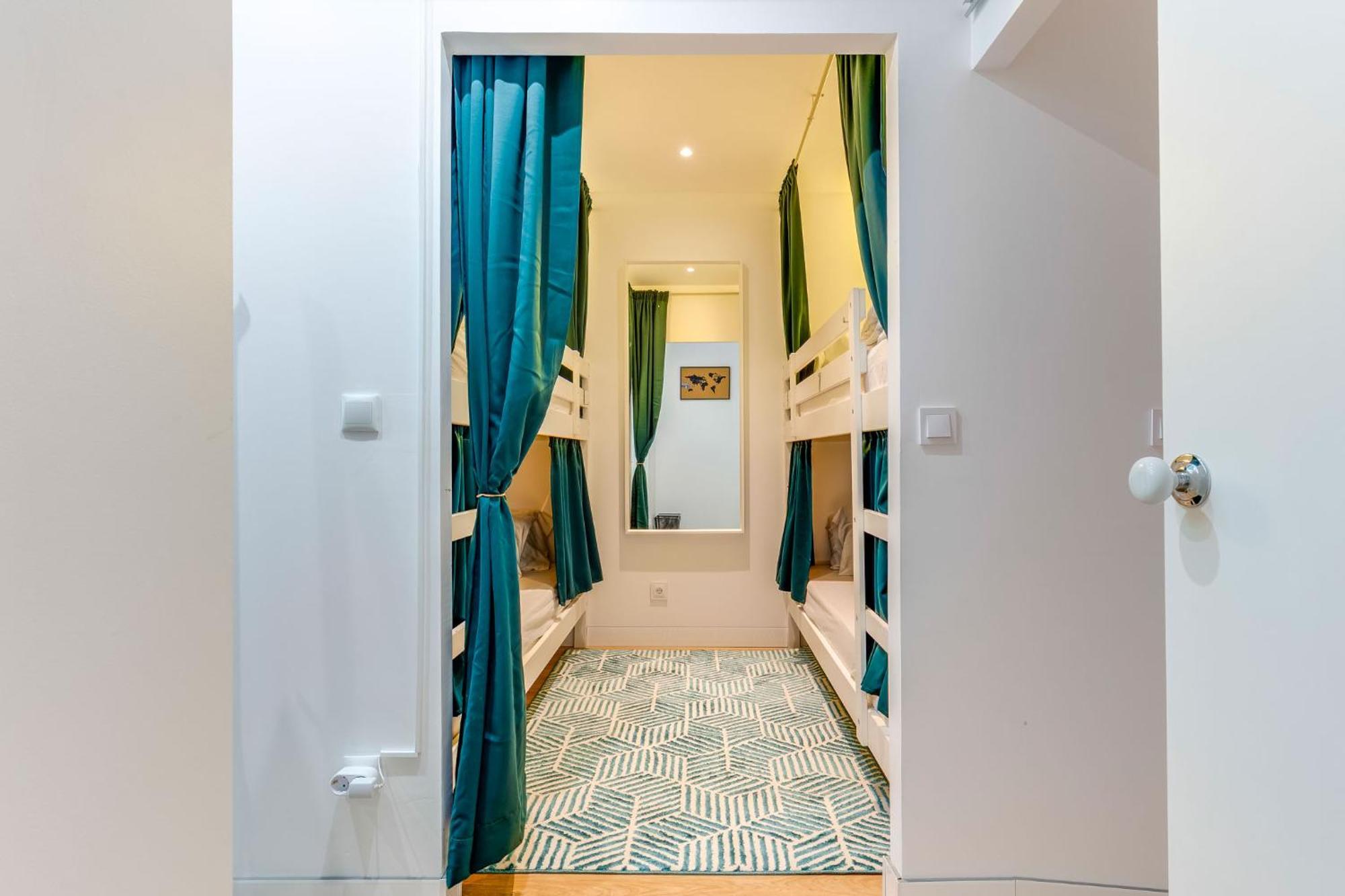 Cozy Nest Hostel ポルト エクステリア 写真