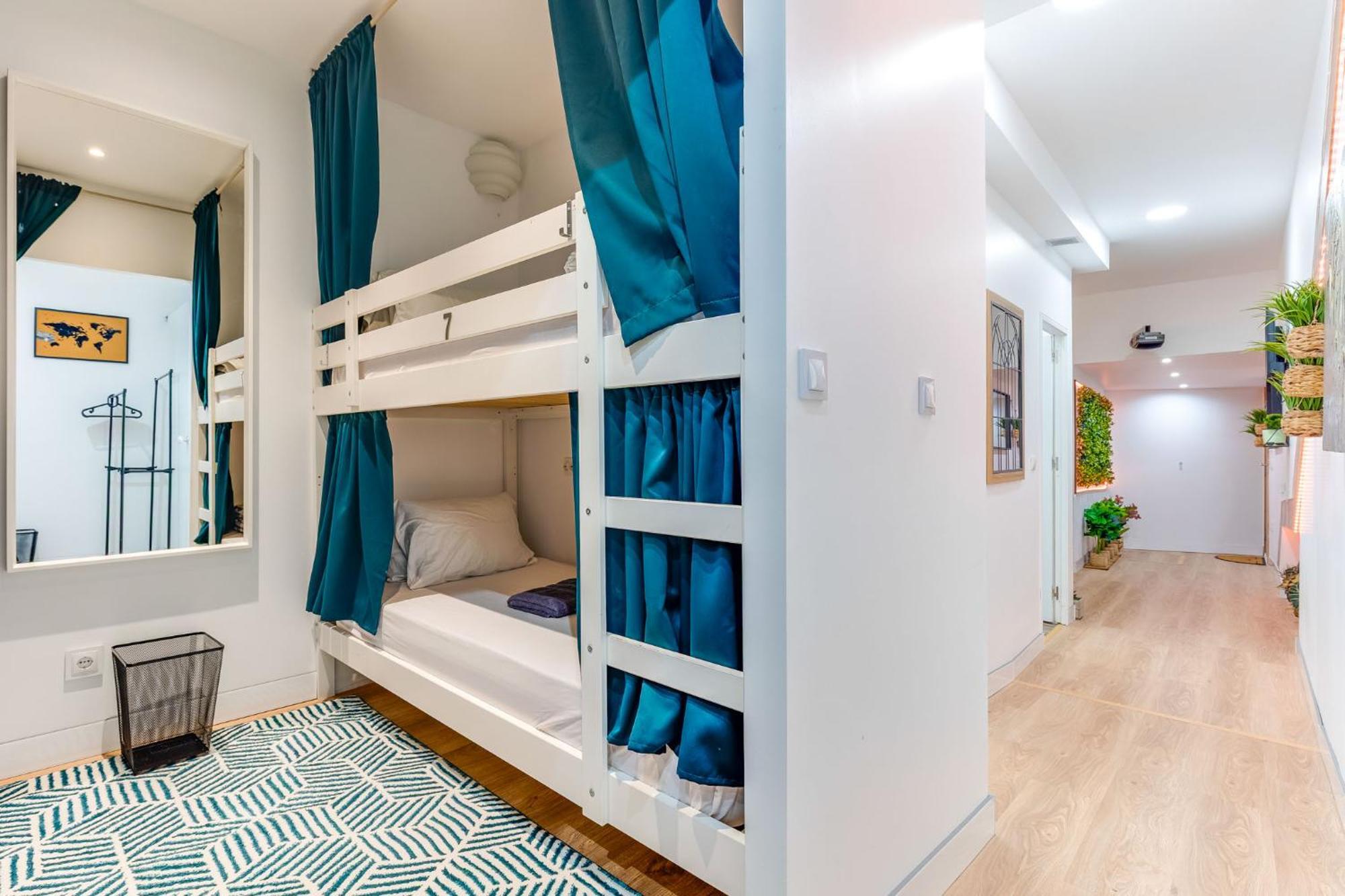 Cozy Nest Hostel ポルト エクステリア 写真