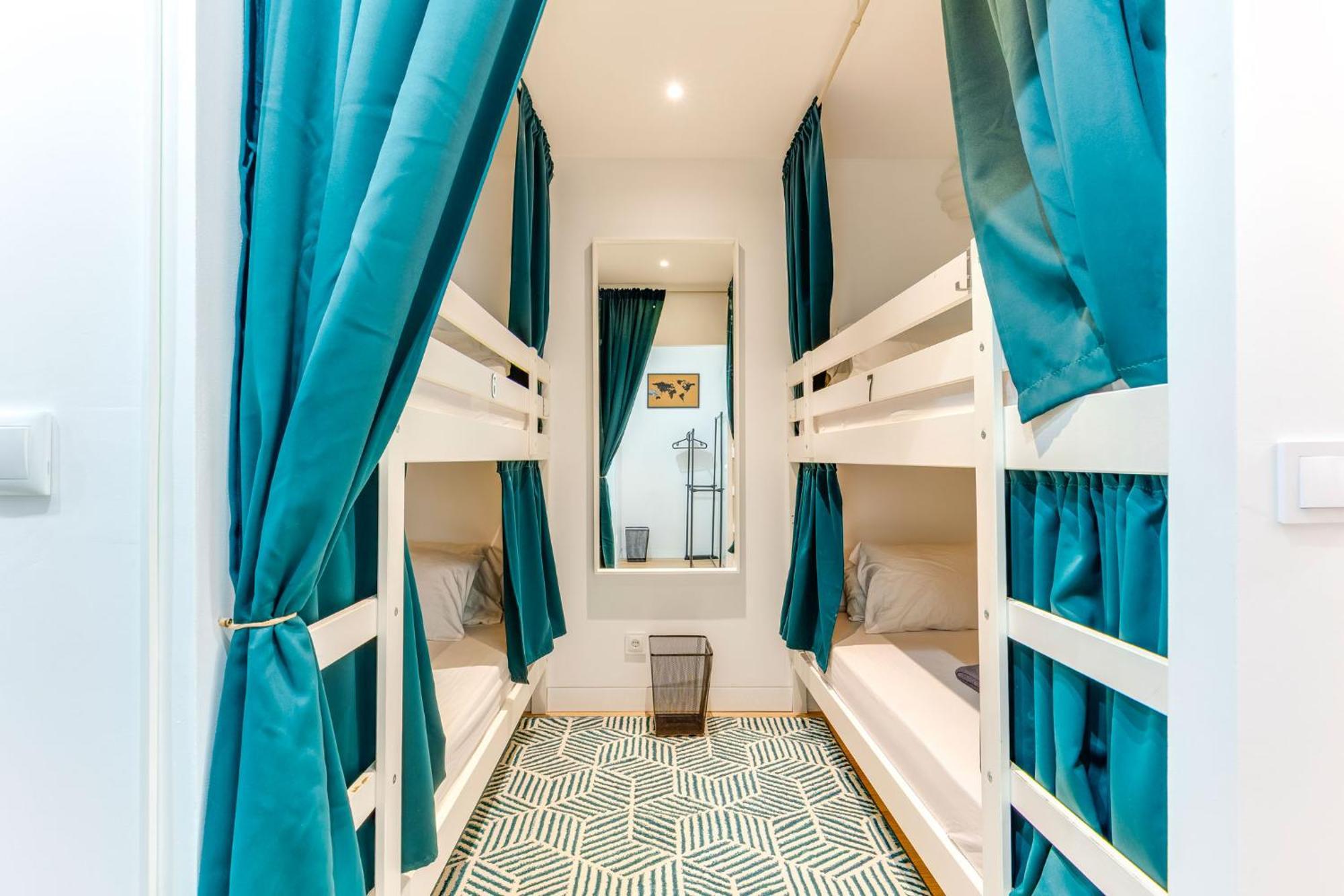 Cozy Nest Hostel ポルト エクステリア 写真