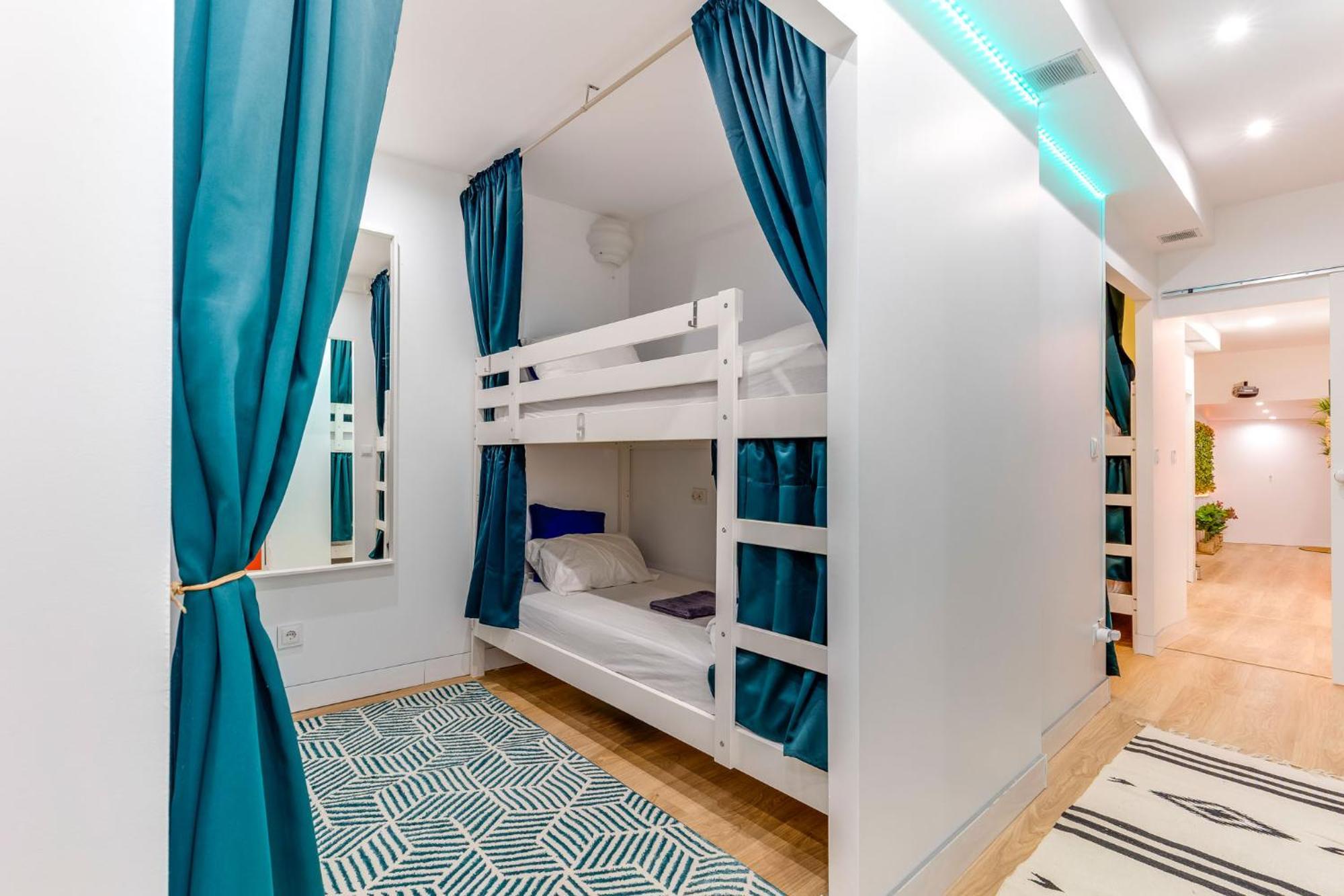 Cozy Nest Hostel ポルト エクステリア 写真